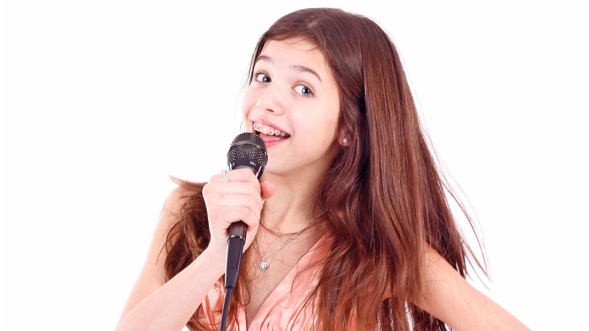 girl singing- sam